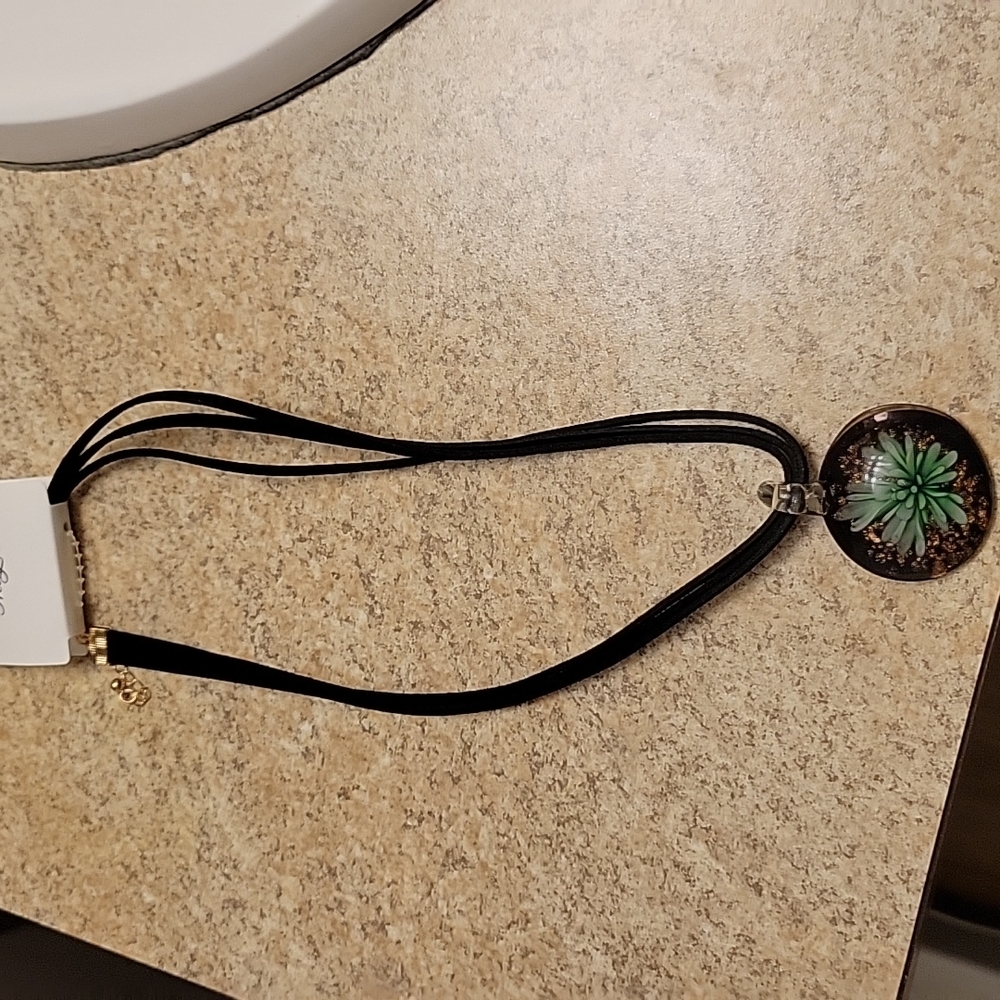 Black pendant necklace